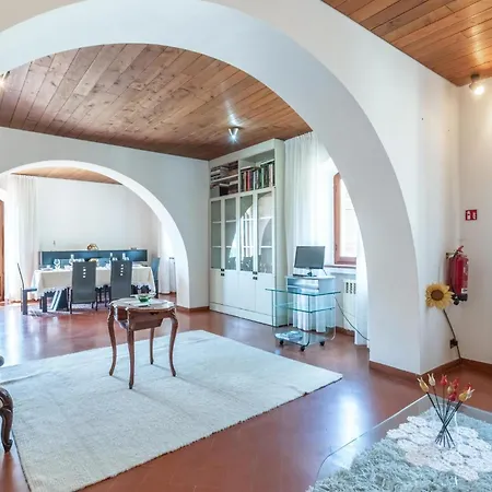 Сasa de vacaciones Gorgeous In Monteroni Darbia With Kitchen